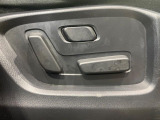 【パワーシート】スイッチ一つで簡単にシートの微調整が可能!電動だから力もいりません!快適なシートポジションにセットして、快適なドライブをお楽しみください。
