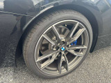 BMW純正アロイホイールはモデルやパッケージに合わせてデザインされています。洗練されたデザインで、足元の個性を引き立てます。