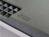 ◆助手席エアバッグ◆SRSエアバッグは、シートベルトだけでは防ぎきれない衝突時の衝撃から乗員を守るための安全装置。衝突時に瞬時に膨らみ、頭部や胸部がダッシュボードに直接衝突するのを防ぎます。