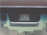 ◆Honda SENSING◆ カメラ等装置で精度の高い検知能力を発揮、安全運転を支援します。ステアリング上のコントローラーに注目!