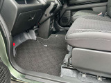 フロアマットも綺麗にクリーニングして納車しております!