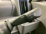 操作しやすいウインカーレバーで、安全な走行をサポートします。視認性の高いインジケーターで、周囲への注意喚起も可能です。