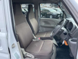 毎日過ごす運転席は要チェック。シートのへたり・擦れ、視界のイメージまで伝わる重要ポイント。