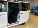 こちらのお車、両側パワースライドドアになります!
