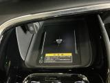 ワイヤレス充電器ついてます!スマートフォンを置くだけで充電可能。ケーブルをつなぐ煩わしさがありません。