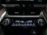 「オートエアコン」が付いています。1年中快適な室内を提供!車内温度を設定すると、風量を自動で調節してくれます。