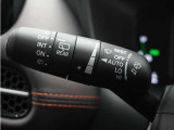 ◆ワイパー・ウォッシャースイッチ◆ワイパーは雨量に応じて切り替え可能なスイッチがついており、ウォッシャースイッチは手前に引くと噴射してフロントガラスを綺麗にしてくれます。