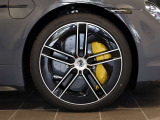 F:265/35R21 R:305/30R21