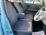 運転席もゆったり座ることができますよ☆