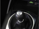 【シフトレバー】シフトもとても操作しやすいデザインになっております。運転する人の事を第一に考えた操作性の高い仕様です。