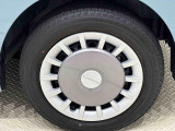 おしゃれは足元から♪純正14インチフルホイールキャップ。フロントベチレートディスクブレーキ。