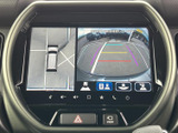 バックカメラ映像を鮮明に表示。駐車時の後方確認をサポートし、安全な運転を支援します。