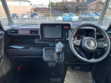 ナビの取付位置も見やすい場所にあり、その他のスイッチ類も運転者が操作し易い様に配置されています