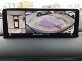 360&deg;ビューモニターでは前後左右4つのカメラ映像をさまざまな走行状況に応じて切り替えてセンターディスプレイに表示することで、駐車時や狭い道でのすれ違い時、見通しの悪い交差点進入時でも安心感を高めます