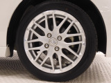 ◆純正アルミホイール装着車です!これで足元まわりもおしゃれにきまります!