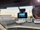 現在の車社会に必須なドライブレコーダーは装着済みです。