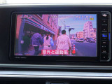 ダイハツ純正のフルセグTVナビ付です。フルセグテレビ視聴、CD・DVD再生等が可能です。Bluetooth機能も付いておりますので、通話やスマートフォンから音楽を楽しめます。バックカメラ付。