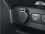 ◆12V電源ソケット◆スマートフォンの充電等にも便利な電源ソケット!使いやすい場所に装備されています。