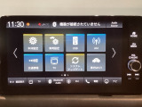 HondaCONNECT対応の便利なナビディスプレー。お持ちのスマートフォンと連携して、ナビやBluetoothでの音楽再生が可能です。デザインはもちろん、操作性も良好です。