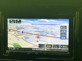 鮮明な地図表示で、細部まで確認しやすく、安全なドライブをサポート。スムーズな操作で、目的の場所へ効率よくナビゲートできます。