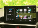 多彩な機能を備え、目的地設定やメディア再生をスムーズに行えます。スマートフォン連携も可能で、快適なドライブをサポートします。