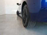 リヤタイヤの溝も十分に残っております。タイヤサイズは215/50R17となっております。
