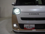 ヘッドライトとフォグランプは明るいLED。夜間の運転も安心です。