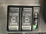 【両側パワースライドドア】スマートキーや運転席のスイッチで後席両側スライドドアの開閉が可能♪電動だから力を入れてドアを開ける必要が無く、小さなお子様でも簡単に開け閉めでき快適です♪