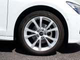 【アルミホイール】アルミホイール 5Vスポークデザイン 8J&times;17+225/45 R17タイヤ(右前)