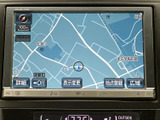 目的地設定やルート検索がスムーズに行える、便利なナビゲーションシステムを搭載。安全運転をサポートし、快適なカーライフを演出します。
