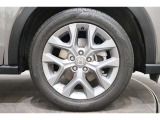 純正のアルミホイールが足元を飾ります!タイヤサイズは225/55R18 になります。