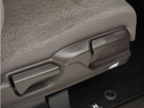◆シートハイトアジャスター◆運転席を上下に高さ調節ができます!運転ポジションを体格に合わせてシート調整できます。