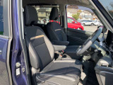 適度なホールド感と快適な座り心地の運転席シートまわり!