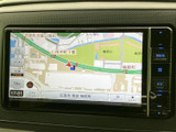 目的地設定やルート検索をスムーズに行える、使いやすいナビゲーションシステムを搭載。快適なドライブをサポートします。