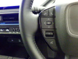 ステアリングスイッチ装備!運転しながら手元でオーディオの操作などができます。