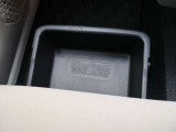 ■「助手席下収納を装備しているため、車内の整理整頓がしやすく実用性に優れています。」