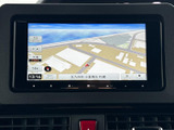 目的地までのルートを、鮮明な画面で確認できます。運転中のナビ操作をスムーズに行い、安全なドライブをサポートしてくれるでしょう。