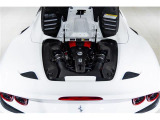 フェラーリを代表するV8ベルリネッタ 308 GTB などのクラシックモデルのデザインを現代的に解釈したものです。