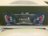 スタイリッシュなデザインとわかりやすい表示で、運転に必要な情報をスムーズに確認できます。速度や燃料残量などを一目で把握し、安全な運転を心がけましょう。