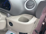 国家資格の自動車検査員も3名在籍しているので、受入/中間/完成検査と保安基準発行のすべてを自社で行います。 同時に10台作業できる広い工場で、プロの整備士が細部まで徹底的に整備します。