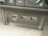 ◆USBチャージャー◆使いやすい場所に装備されています。