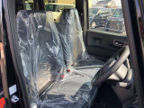 毎日過ごす運転席は要チェック。シートのへたり・擦れ、視界のイメージまで伝わる重要ポイント。