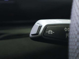 ●車線から逸脱する可能性があることを知らせるとともに、ハンドル操作をアシストすることにより車線からの逸脱回避を支援する装置です。