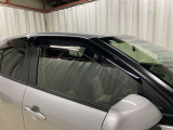 【サイドバイザー】悪天候時も換気ができるように☆車内に新鮮な空気を取り込めます!