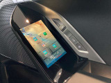 後席には各種車載機能の操作用タッチディスプレイ搭載。