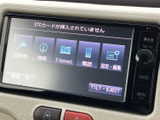 使いやすいインターフェースで、目的地設定や音楽再生がスムーズに行えます。快適なドライブをサポートする機能が満載です。