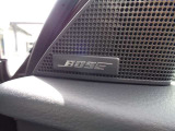 車内音響に合わせてチューニングされた専用スピーカーのBOSEシステム。奥行きのある澄んだ音と驚きの臨場感で、移動時間をプレミアムな音楽空間へと進化させます。