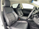 高いホールド性で運転姿勢が安定します。長距離ドライブでも疲れにくいのが魅力です。快適なドライビングライフをお送りください♪