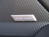 【Harman/kardon製 HiFiラウドスピーカー】スピーカーが高音域、中音域、低音域と別々に用意されており、様々な音楽ジャンルに合う音質を提供します。