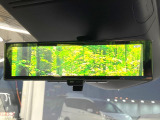 【インテリジェントルームミラー】後席の大きな荷物や同乗者で後方が確認しづらい時でも安心!カメラが撮影した車両後方の映像をルームミラー内に表示。クリアな視界で状況の確認が可能です!